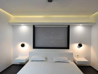 BLACK & WHITE, SPACCE INTERIORS SPACCE INTERIORS Moderne Schlafzimmer