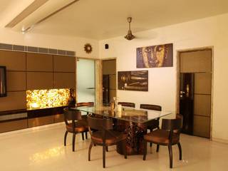 ohm mani padme hum.-mr & mrs. khanna's charming home., SPACCE INTERIORS SPACCE INTERIORS Moderne Esszimmer