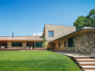 Casa en la Cerdanya, dom arquitectura dom arquitectura Casas de madera