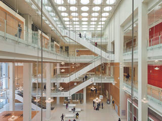 Furniture created with KRION® in the new Tribunal de Grande Instance building in Paris, KRION® Porcelanosa Solid Surface KRION® Porcelanosa Solid Surface Pasillos, vestíbulos y escaleras modernos