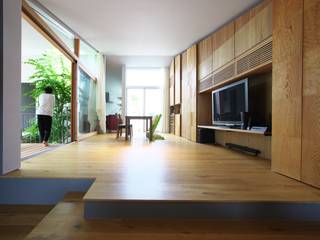 ta house, Takeru Shoji Architects.Co.,Ltd Takeru Shoji Architects.Co.,Ltd Eclectic style living room