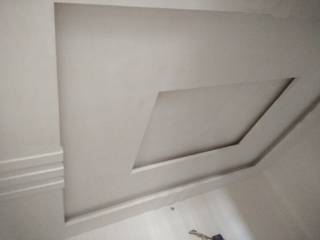 Viram Khand ongoing False ceiling Project, Modern ceilings Modern ceilings Moderne slaapkamers