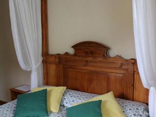 Dare nuova vita al letto ereditato, L'Antica s.a.s. L'Antica s.a.s. Classic style bedroom Wood