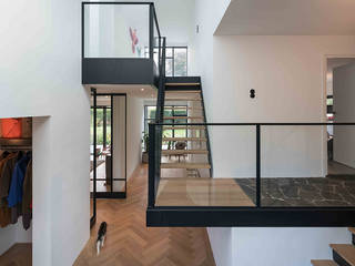 Nieuwbouw villa, Richèl Lubbers Architecten Richèl Lubbers Architecten Modern corridor, hallway & stairs