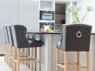 A Modern Yet Elegant Cottage: Sandymount Cottage, Divine Design Divine Design Modern Dining Room