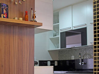 Cozinha e Banheiro Apartamento Copacabana, Claudia Saraceni Claudia Saraceni Kitchen units