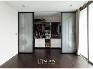 드레스룸 WALK IN CLOSET, WITHJIS(위드지스) WITHJIS(위드지스) Moderne Ankleidezimmer Aluminium/Zink Schwarz