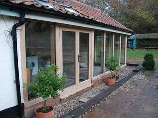 Oak Garden Rooms , Taylored Joinery Ltd Taylored Joinery Ltd Modern conservatory