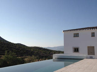 REFORMA DE CORTIJO EN ALMERÍA, ÁVILA ARQUITECTOS ÁVILA ARQUITECTOS Albercas infinity Azulejos