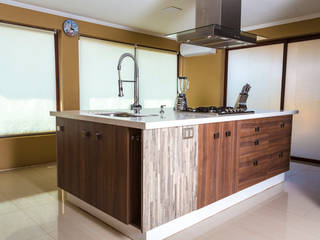 Cocina Colina, Innova Design Innova Design مطبخ المرو أو الكوارتز