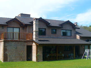 Casa Country Los Quinchos, ARQCONS Arquitectura & Construcción ARQCONS Arquitectura & Construcción Casas clásicas