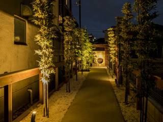 旗竿地の和風アプローチ 集合住宅 , 株式会社 風知蒼 株式会社 風知蒼 Eclectic style houses