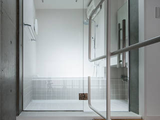 西東京市の集合住宅, ピークスタジオ一級建築士事務所 ピークスタジオ一級建築士事務所 Modern bathroom