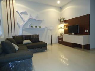 living room, kitchen dan pantry, luxe interior luxe interior Oturma OdasıTV Dolabı & Mobilyaları Kontraplak Rengarenk