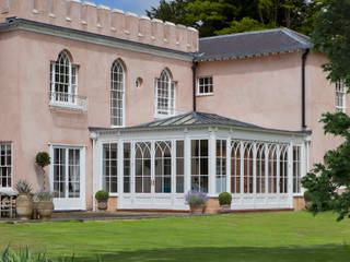 Orangery in Surrey Reflects the period details on the existing property., Vale Garden Houses Vale Garden Houses Classic style conservatory Wood White