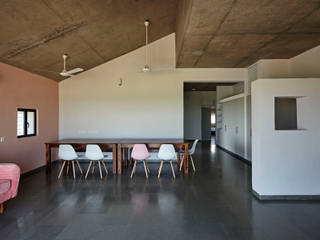 Girl's Home, DCOOP ARCHITECTS DCOOP ARCHITECTS Comedores de estilo moderno