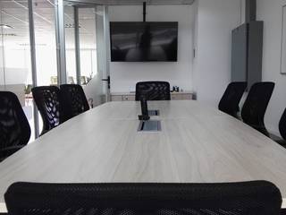 Sala de reuniones Lagom Studio Salas de entretenimiento de estilo moderno Madera Acabado en madera