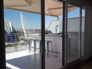 Duplex Alameda, Valencia, MASR | Estudio de arquitectura MASR | Estudio de arquitectura Nowoczesny balkon, taras i weranda Lite drewno Wielokolorowy
