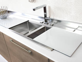 homify Modern kitchen Sinks & taps