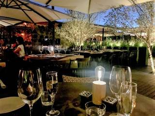 RESTAURANTE ATRIO SAN MIGUEL DE ALLENDE MÉXICO , SINDO OUTDOOR SINDO OUTDOOR Colonial style balcony, veranda & terrace Aluminium/Zinc