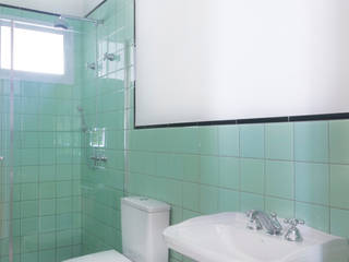 Reforma do Apartamento da Ana e do Diego, INÁ Arquitetura INÁ Arquitetura Modern bathroom ٹائلیں