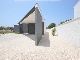 House with a pool in Algarve, OGGOstudioarchitects, unipessoal lda OGGOstudioarchitects, unipessoal lda Minimalist houses