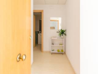 Home Staging en un ático impresionante de Amposta, Home Staging Tarragona - Deco Interior Home Staging Tarragona - Deco Interior Modern Corridor, Hallway and Staircase