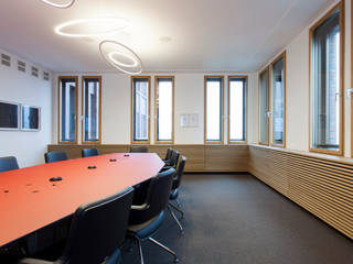Anwaltskanzlei Morrison & Foerster Berlin, IONDESIGN GmbH IONDESIGN GmbH Commercial spaces Czerwony