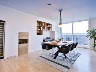 wide living space, Isabel Gomez Interiors Isabel Gomez Interiors Industrial style dining room Wood-Plastic Composite