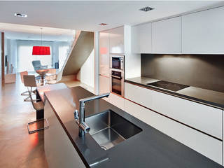 Reforma en Sant Cugat del Vallès de un penthouse por Jordi Sagalés, JSV-Architecture JSV-Architecture Built-in kitchens Granite