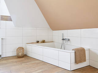 Erdtöne in Kombination mit Holzoptik, Banovo GmbH Banovo GmbH Ванна кімната Дерево-пластичний композит