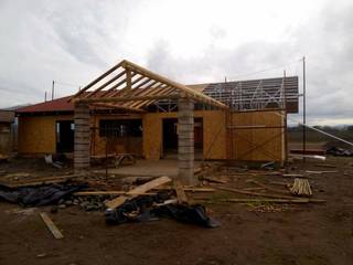 Construcción de Casa en Melipilla por Constuctora Santa Raquel, Sociedad de Inversiones Atcosan ltda. Sociedad de Inversiones Atcosan ltda. منازل