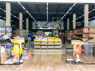 Supermercado Superbom, 285au 285au Commercial spaces