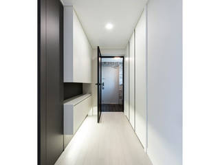 편개형도어,ALU-SW,알루미늄 여닫이도어, 욕실도어, 명품도어, WITHJIS(위드지스) WITHJIS(위드지스) Modern corridor, hallway & stairs Aluminium/Zinc Black
