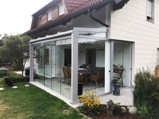 Schmidinger-Wintergarten mit transparenten Glasschiebetüren, Schmidinger Wintergärten, Fenster & Verglasungen Schmidinger Wintergärten, Fenster & Verglasungen Nhà kính phong cách hiện đại Ly