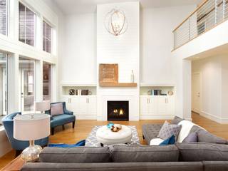 Reformas en Málaga al alcance de tu presupuesto, Klausroom Klausroom Modern living room Engineered Wood White