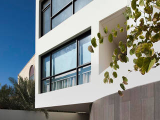 Mop House: Proyecto arquitectónico de una casa unifamiliar en Kuwait por AGI, AGi architects arquitectos y diseñadores en Madrid AGi architects arquitectos y diseñadores en Madrid Casas unifamilares Hormigón Blanco