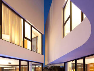 Mop House: Proyecto arquitectónico de una casa unifamiliar en Kuwait por AGI, AGi architects arquitectos y diseñadores en Madrid AGi architects arquitectos y diseñadores en Madrid Einfamilienhaus Beton Weiß