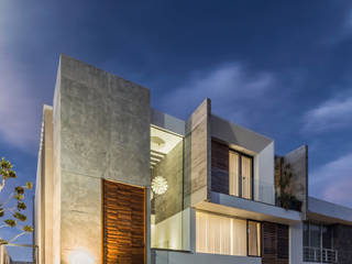 Casa Puerta del Bosque, MIDE Estudio MIDE Estudio Single family home Concrete