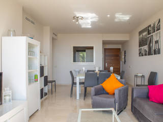 Fotografía Apartamento en la urbanización de lujo Alcazaba Lagoon en la Costa del Sol, JCCalvente JCCalvente Śródziemnomorski salon