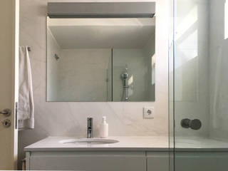 Remodelação Apartamento - Aveiro, GAAPE - ARQUITECTURA, PLANEAMENTO E ENGENHARIA, LDA GAAPE - ARQUITECTURA, PLANEAMENTO E ENGENHARIA, LDA Modern bathroom