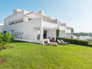 Adosado frente al océano en Conil, Alessandra Favetto Photography Alessandra Favetto Photography Jardines de estilo mediterráneo