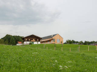 Bauernhofumbau "Loft am Land" in Flachgau, Salzburg, lobmaier architekten zt gmbh lobmaier architekten zt gmbh منزل خشبي