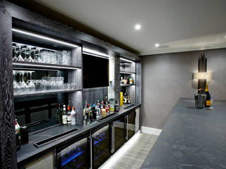 Enhanced Family Home & Basement, Design by UBER Design by UBER Modern wine cellar