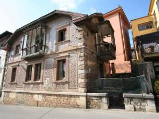 Rehabilitacion de casa en Comillas, HIGUERA ARQUITECTOS HIGUERA ARQUITECTOS ممر الاستعماري، الرواق والدرج