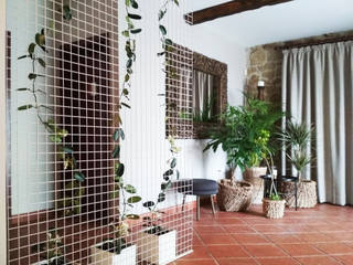 Quinta da Cerca, Qiarq . arquitectura+design Qiarq . arquitectura+design Rustic style corridor, hallway & stairs Metal