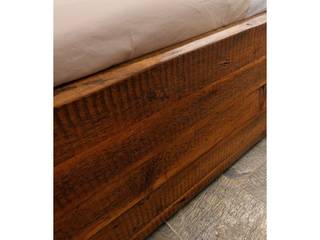 RUSTIC WOOD BED – FARMHOUSE STYLE, Roy Walker Furniture Roy Walker Furniture Country style bedroom Wood Wood effect