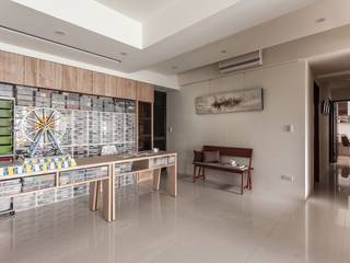 樂高達人居所, 鼎士達室內裝修企劃 鼎士達室內裝修企劃 Modern Study Room and Home Office Solid Wood Multicolored