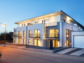 Neubau eines 10-Familienhauses in der Eifel mit Staffelgeschoss, STRICK Architekten + Ingenieure STRICK Architekten + Ingenieure Mehrfamilienhaus