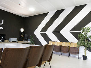 Il restyling dell'ufficio di una Casa di produzione., Rifò Rifò Industrial style study/office Concrete Black